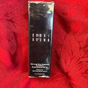 Bobbi Brown Skin Long-Wear Weightless Foundation - Black Box